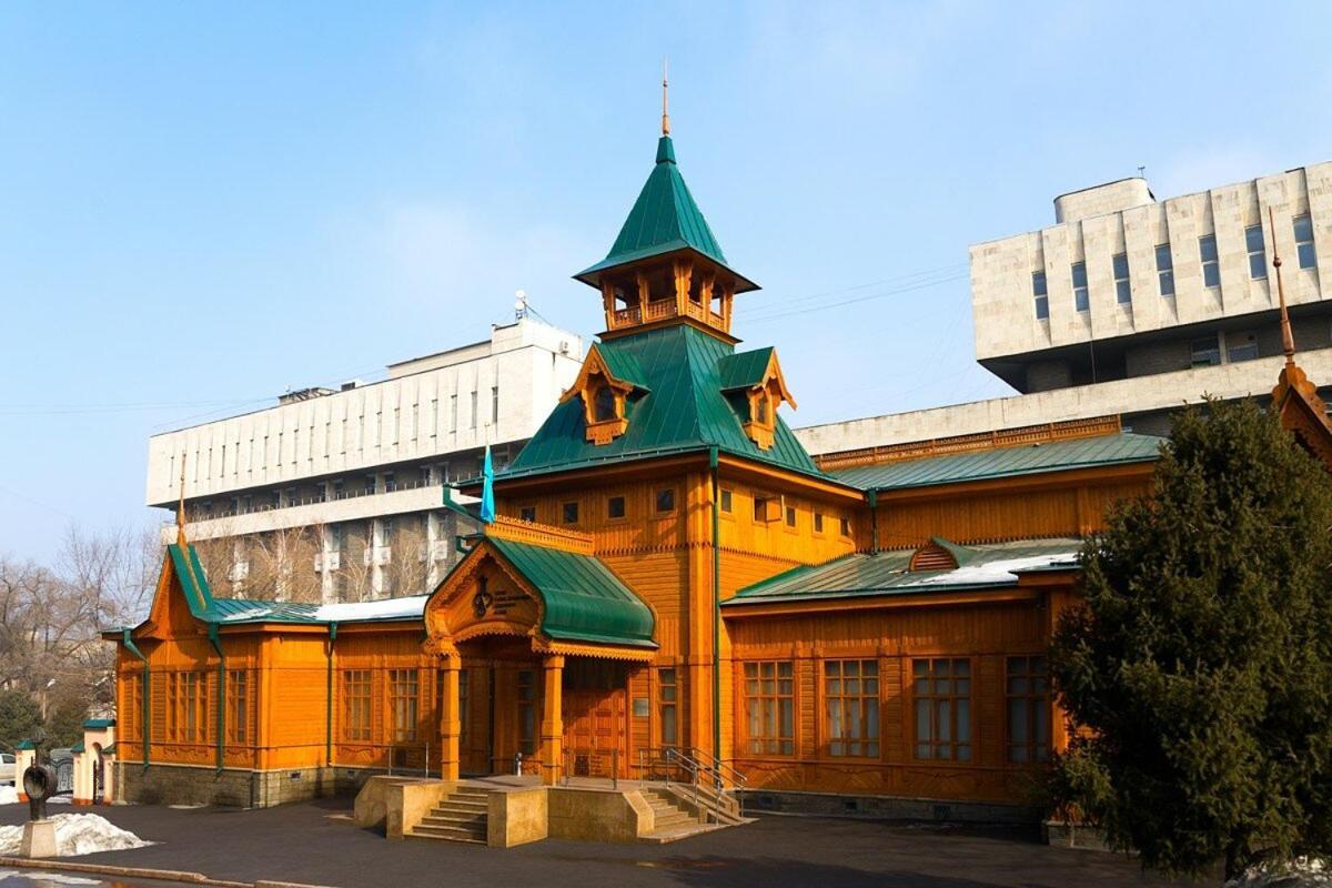 Nadezhda Apartment On Nauryzbay Batyra 37/1 Almaty Esterno foto